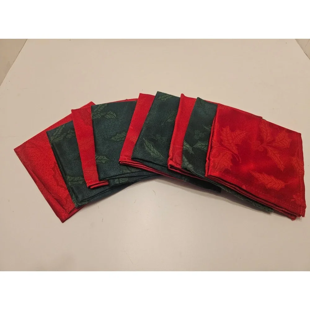 Lenox Holiday Holly Damask Cocktail Napkins Red Green Set of 9 Christmas Linens
